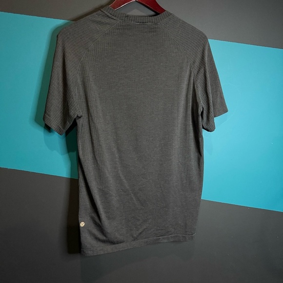 Lululemon Athletica Gray Short Sleeve Tee - Picture 3 of 6
